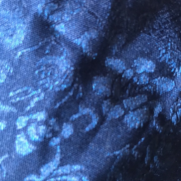 TWIK Cropped Floral Button Back Blouse - Picture 2 of 8